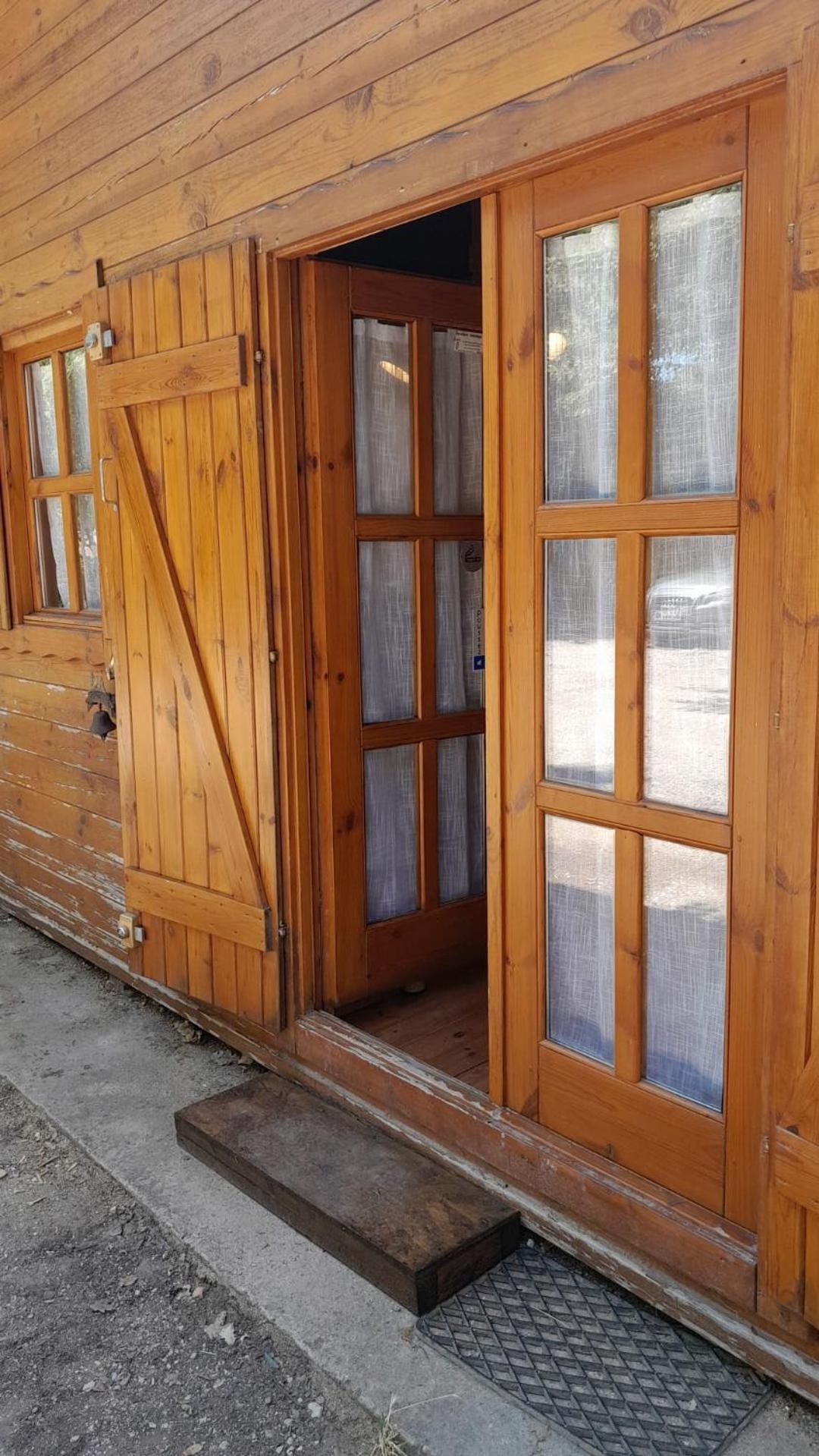 La Cabane En Bois Tourves Экстерьер фото